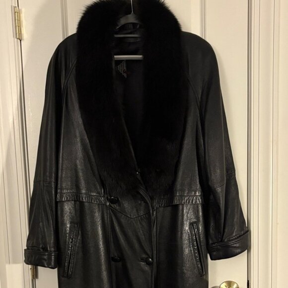 Luxurious Black Leather Jacket with Fur Trim (fur trim sold separately) - Picture 3 of 10